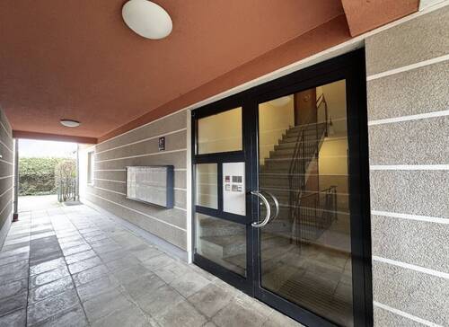 Hauseingang - 2 Zimmer Etagenwohnung zum Kaufen in München