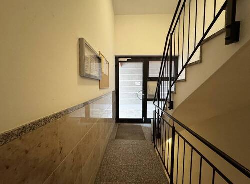 Treppenhaus - 2 Zimmer Etagenwohnung in München