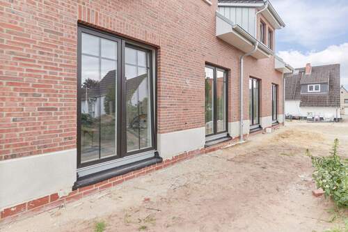 Terrassenbereich (noch unfertig) - 4 Zimmer Doppelhaushälfte in Achim