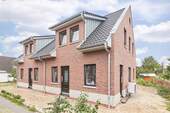 Hausansicht vorne - Doppelhaushälfte mit 112,60 m² in Achim zur Miete