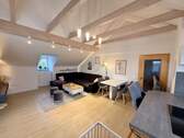 Wohnbereich Sichtdachstuhl - 2 Zimmer Etagenwohnung in Trostberg