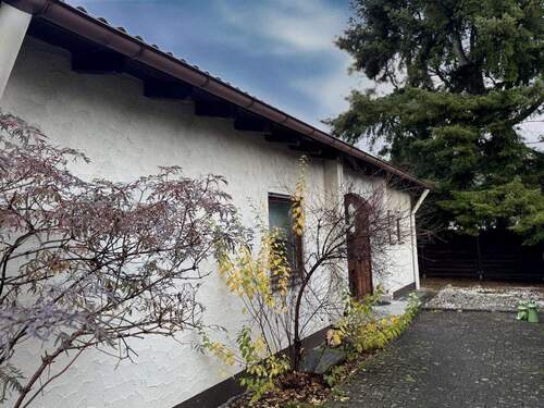 Seitenansicht - Bungalow mit 120,00 m&sup2; in Nürnberg zum Kaufen
