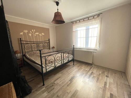 großzügiges Schlafzimmer - 