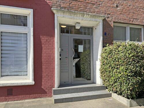 Hauseingang - 2 Zimmer Etagenwohnung zum Kaufen in Hamburg