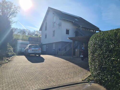 Aussenansicht mit Hof - Vorläufig reserviert! - 389.000,00 EUR Kaufpreis, ca.  155,00 m² Wohnfläche