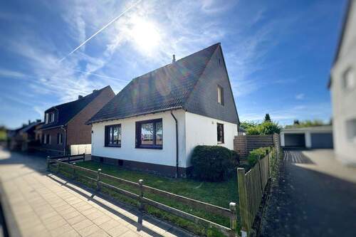 Außenansicht - Frei stehendes Einfamilienhaus in schöner Hitdorfer Lage