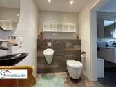 Badezimmer mit separatem WC - 