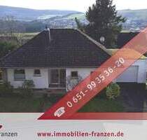 Gusterath: Bungalow mit viel Platz für die Familie - mit Sauna, Ausblick und schönem Garten!