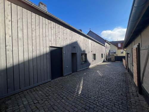 Hinterhaus - Erstbezug nach Renovierung! 3 Zimmer, Küche mit EBK, Bad in Nußbaum zu vermieten!