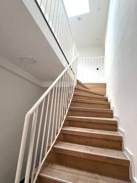 Treppenhaus zum DG - 3 Zimmer Etagenwohnung in Nußbaum