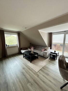 Offenes Wohn-/Esszimmer - Modernisierte 3-Zimmer Wohnung mit zusätzlich ausgebautem Dachboden