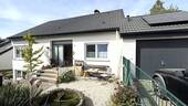 Hauseingang mit Garage - 