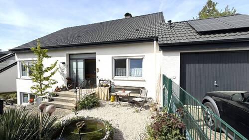 Hauseingang mit Garage - 