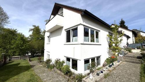 Hausansicht - Großzügiges Einfamilienhaus mit Einliegerwohnung in sonniger Aussichtslage in Weingarten