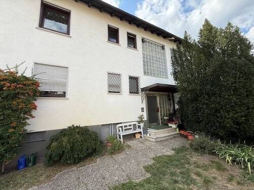 Hauseingang - Freie Erdgeschosswohnung mit Wintergarten & Terrasse in Rüsselsheim- Königstädten