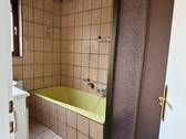 Badezimmer mit Dusche und Wanne jetzt - 