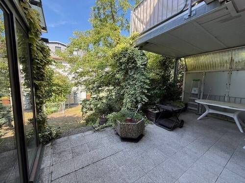 Terrasse mit Garten - 3 Zimmer Etagenwohnung in Rüsselsheim
