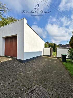 Garage + Stellplatz - 