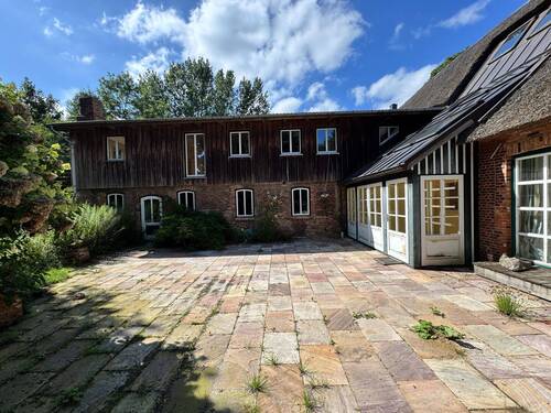 Große Südwestterrasse - Einfamilienhaus mit 500,00 m&sup2; in Drage zum Kaufen