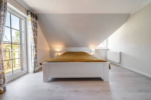 Schlafzimmer 2 - 5 Zimmer Einfamilienhaus zum Kaufen in Krummhörn