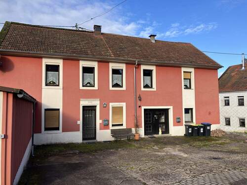 Hof - 8 Zimmer Mehrfamilienhaus, Wohnhaus zum Kaufen in Wadern