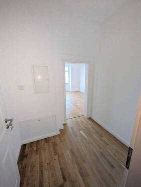 Flur - Etagenwohnung mit 76,00 m&sup2; in Chemnitz zur Miete
