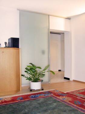 Glas-Schiebetür zum Wohnbereich - Etagenwohnung mit 82,00 m² in Frankfurt am Main zum Kaufen