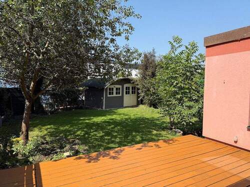 Terrasse, Garten und Gartenhaus - 