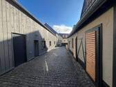 Hinterhaus mit Innenhof und Nebengebäüde - 