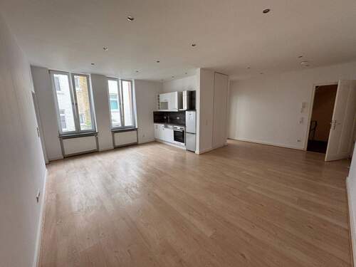 Wohn- und Essbereich - Renovierte Wohnung mit EBK in zentraler Lage von Wiesbaden