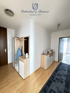 Flur - 2 Zimmer Etagenwohnung in Saarbrücken / Malstatt