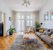 Großzügige, attraktive 4-Zimmer Altbauwohnung mit Balkon und Aufzug - Berlin Neukölln