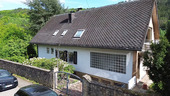 Hausfront - Vielseitiges Zuhause mit Charme - Großzügiges Ein- bis Zweifamilienhaus mit Einliegerwohnung