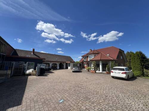 Hofansicht - 7 Zimmer Einfamilienhaus zum Kaufen in Vlotho