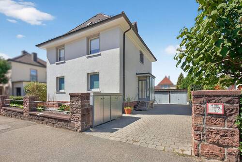 Hausansicht - 6 Zimmer Einfamilienhaus zum Kaufen in Ettlingen