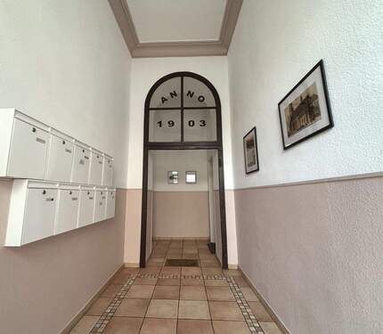 Hausflur - 5 Zimmer Etagenwohnung zum Kaufen in Düsseldorf