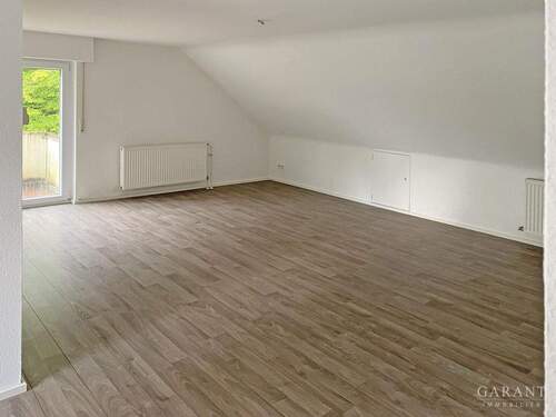 Wohnzimmer - KI - Charmante, lichtdurchflutete Dachgeschosswohnung in zentraler, ruhiger Lage!