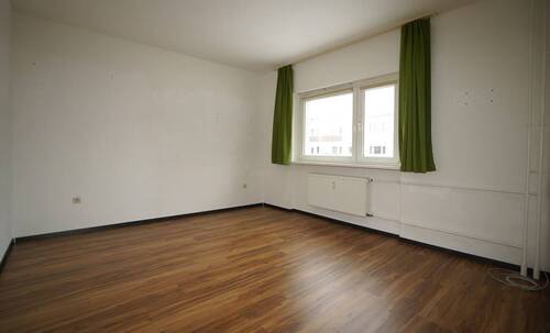 Zimmer 2 - 3 Zimmer Etagenwohnung in Berlin