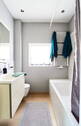 Badezimmer mit Badewanne - 