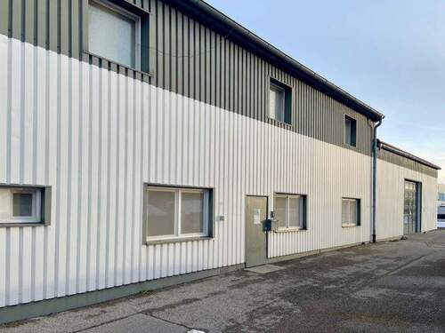 Hallenansicht Hofseite - Halle in Grabenstätt