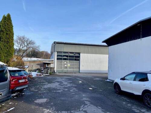 Hallenansicht Zufahrt - Halle in Grabenstätt zum Kaufen