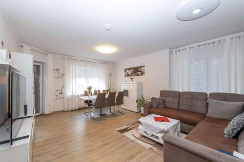 Wohnung EG rechts - 