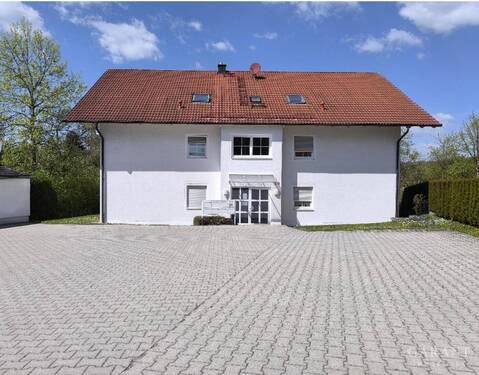 Haus Vorderseite - 2 Zimmer Etagenwohnung in Griesbach im Rottal
