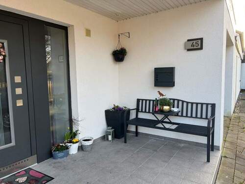 Eingangstür - Einfamilienhaus mit 174,00 m² in Elmshorn zum Kaufen