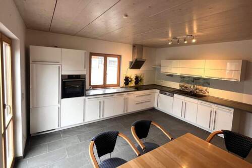 Bild 1 - Gemütliche 2,5-Zimmer-EG-Wohnung mit Garten in Irschenberg - OT Buchbichl