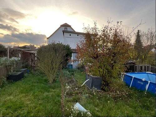 Garten - Blick Richtung Haus - Einfamilienhaus mit 128,00 m&sup2; in Weißenfels zum Kaufen