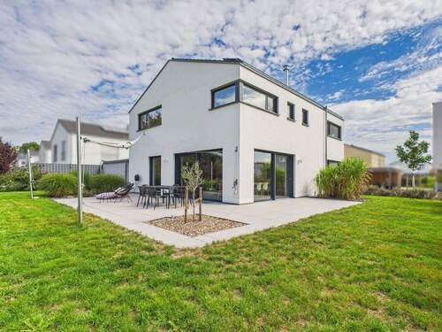 Südwest Ansicht - Modernes Einfamilienhaus am Waldrand - einfach einziehen!