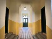 Im Hauseingang - 3 Zimmer Etagenwohnung zum Kaufen in Dresden