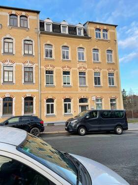 Hausansicht - helle 3-Raum Wohnung für eine junge Familie