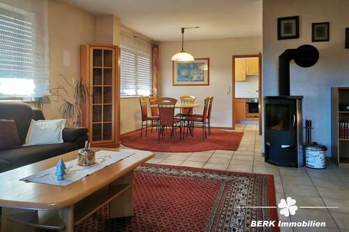 Wohn- Esszimmer - BERK Immobilien - ruhige Lage - 4-Zi.-ETW mit Balkon, Kaminofen & Carport in Elsenfeld zu verkaufen